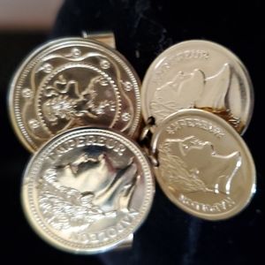 VINTAGE SARAH COV. GOLDEN SCARF CLIP